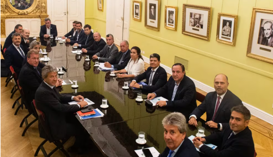 Caputo se reunió con empresarios: “A medida que tengamos resultados, todo el esfuerzo inicial va a significar una baja de impuestos”